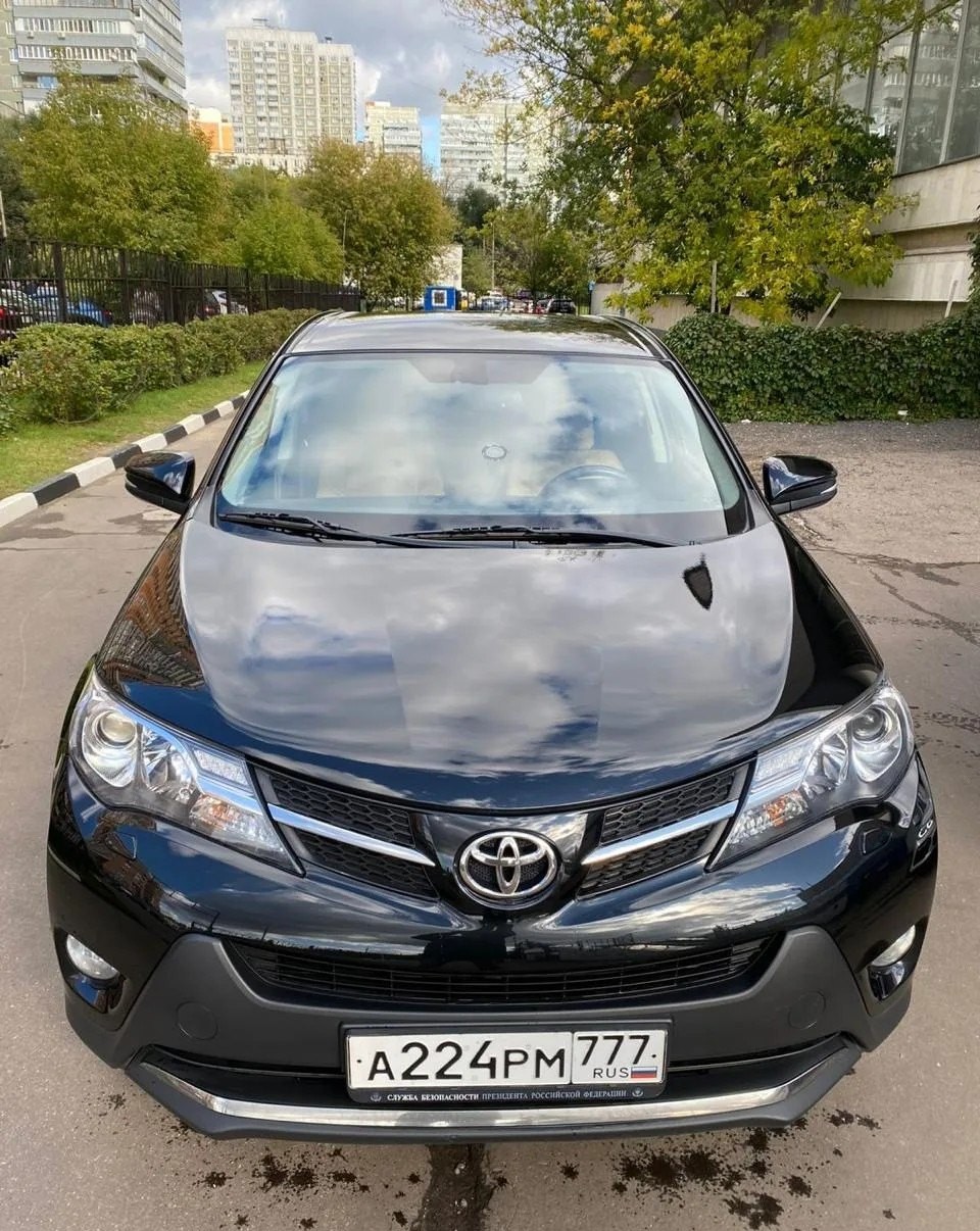 Тойота RAV 4 2015 год