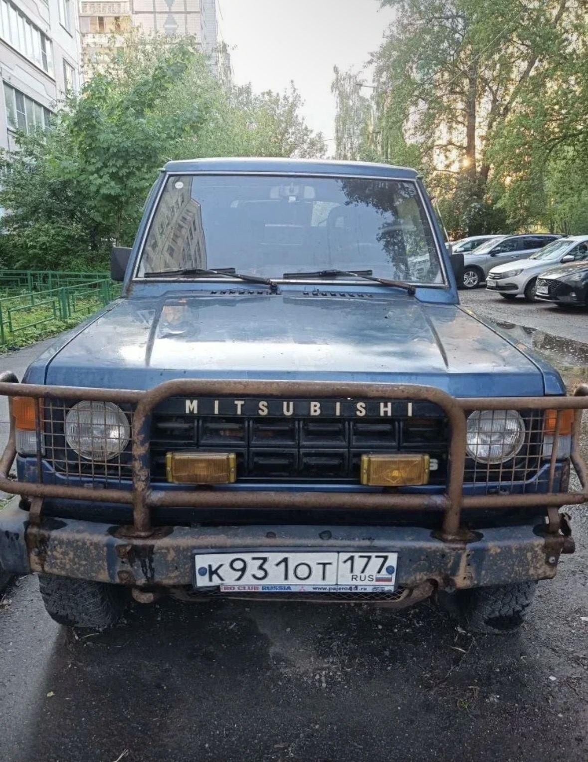 Mitsubishi Pajero 1990 год