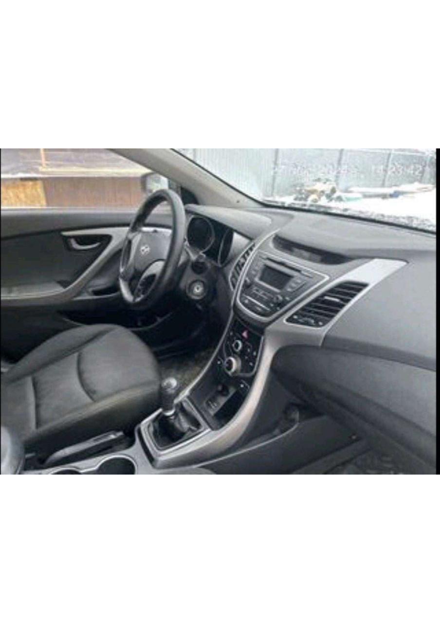 Hyundai Elantra 2015 год