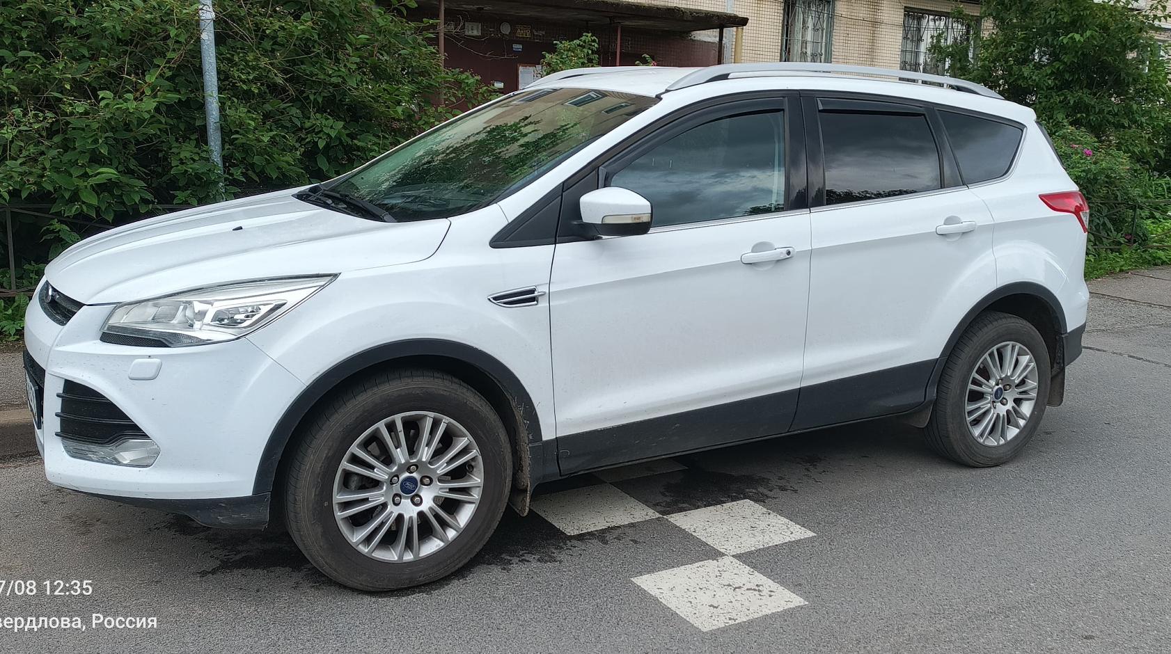 Ford Kugо 2015 год