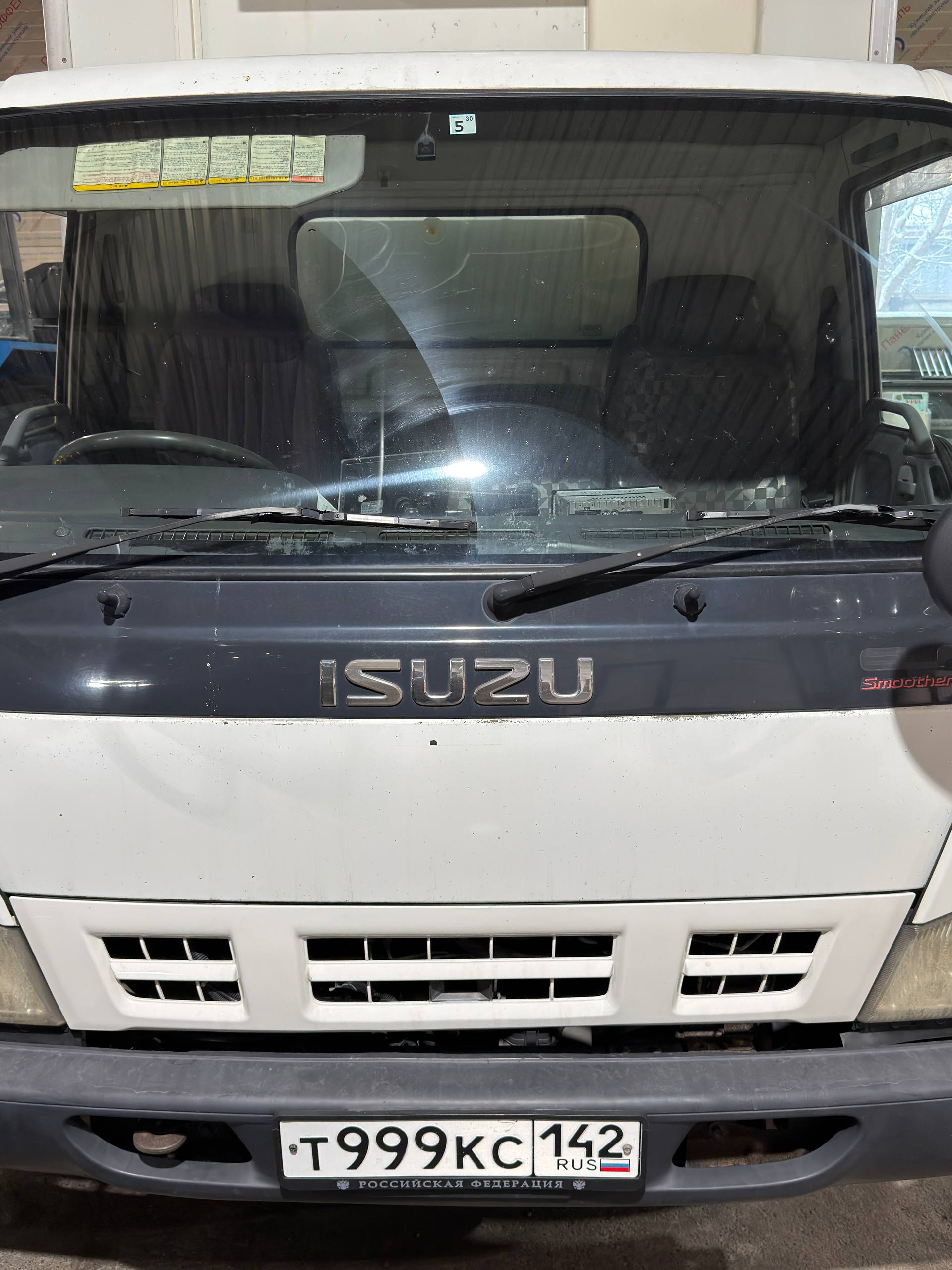Isuzu ELF 2003 год