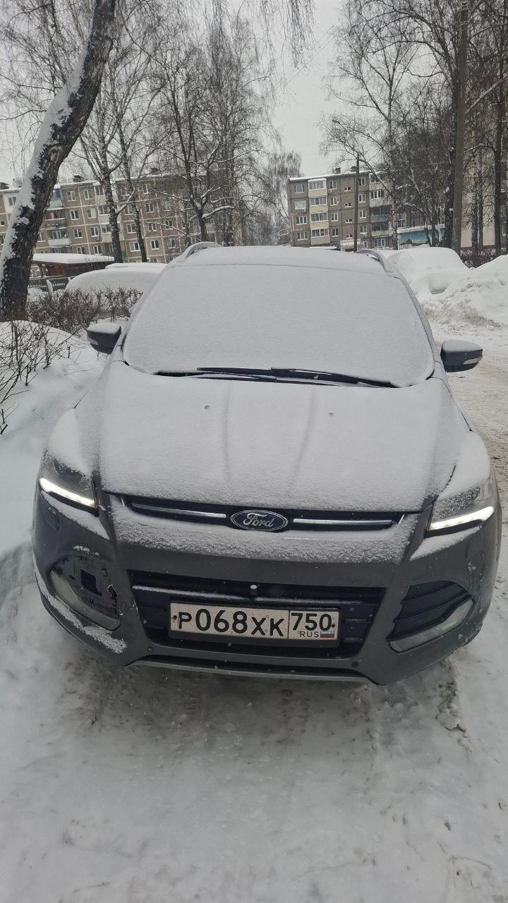 Ford Kuga 2013 год