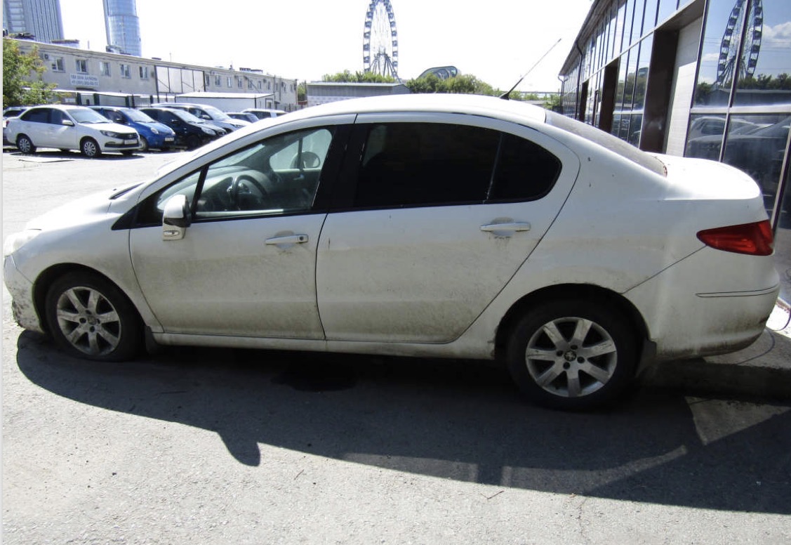 Peugeot 408 2012 год