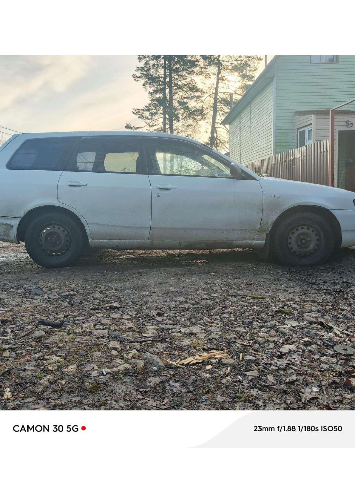 Nissan АD 2001 год
