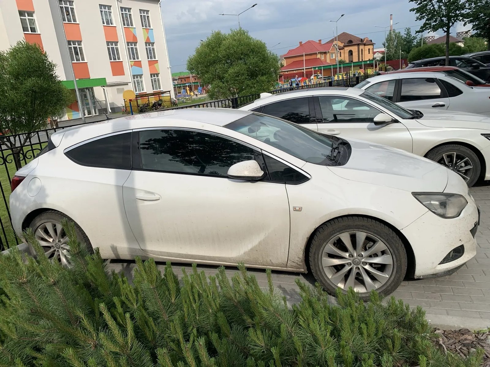 Opel Astra GTC 2013 год