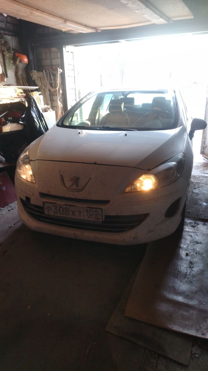 PEUGEOT 408 2014 год