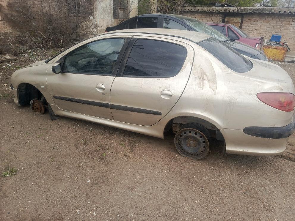 Peugeot 206 2008 год