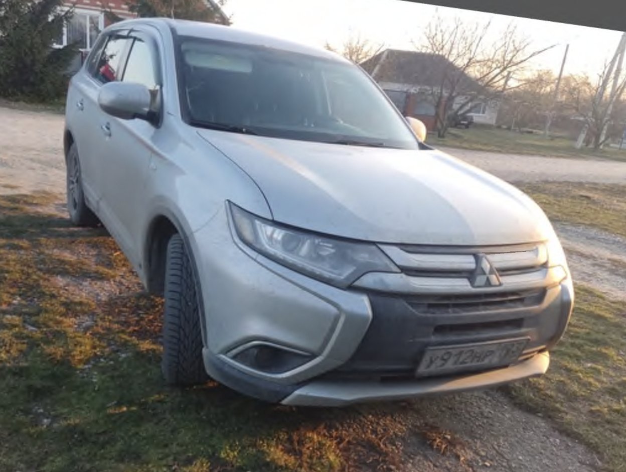Mitsubishi OUTLANDER 2015 год