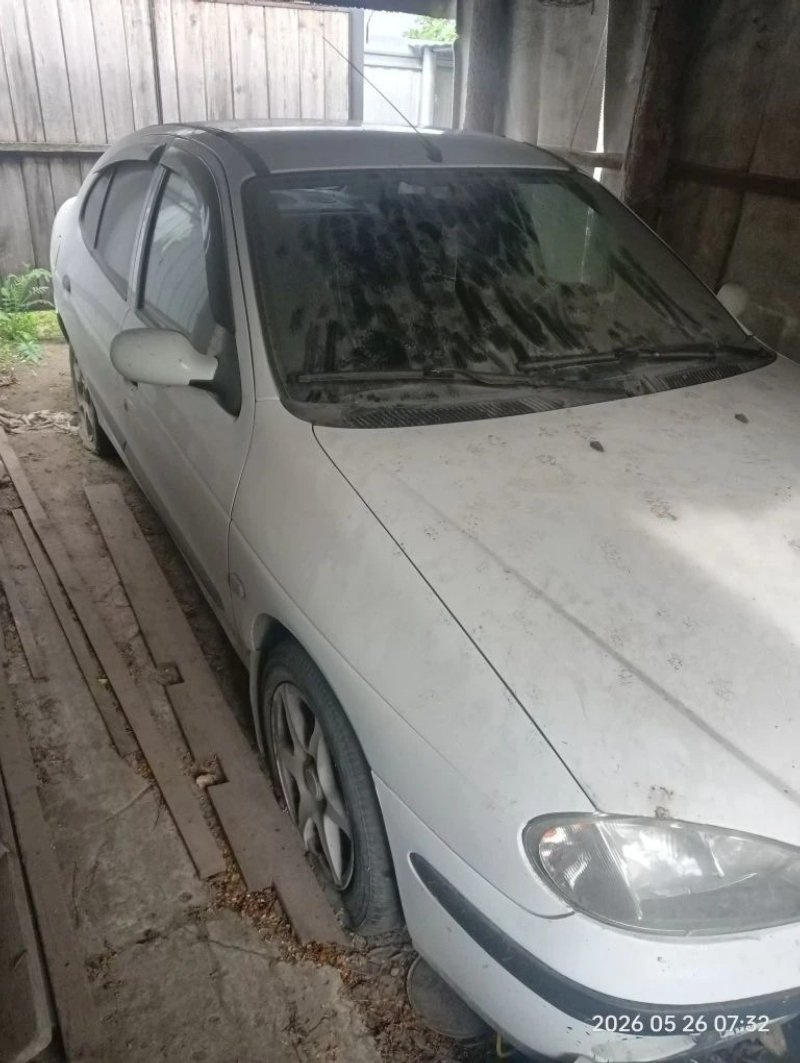 Renault MEGANE CLASSIC 2000 год