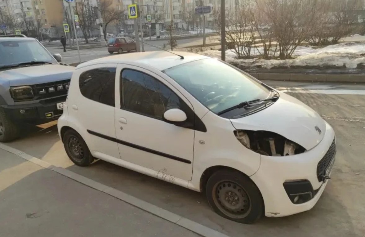 Peugeot 107 2012 год