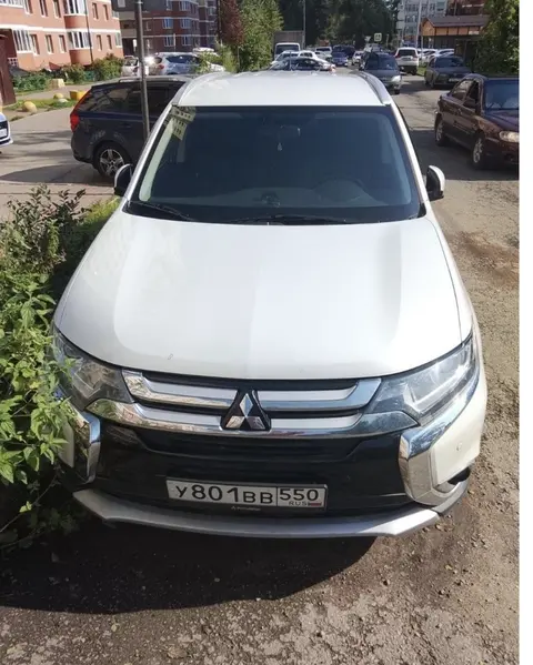 Mitsubishi Outlander 2015 год