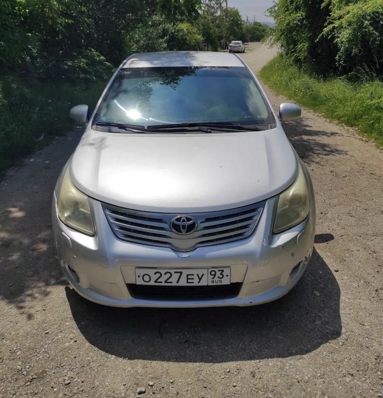 Toyota Avensis 2009 год