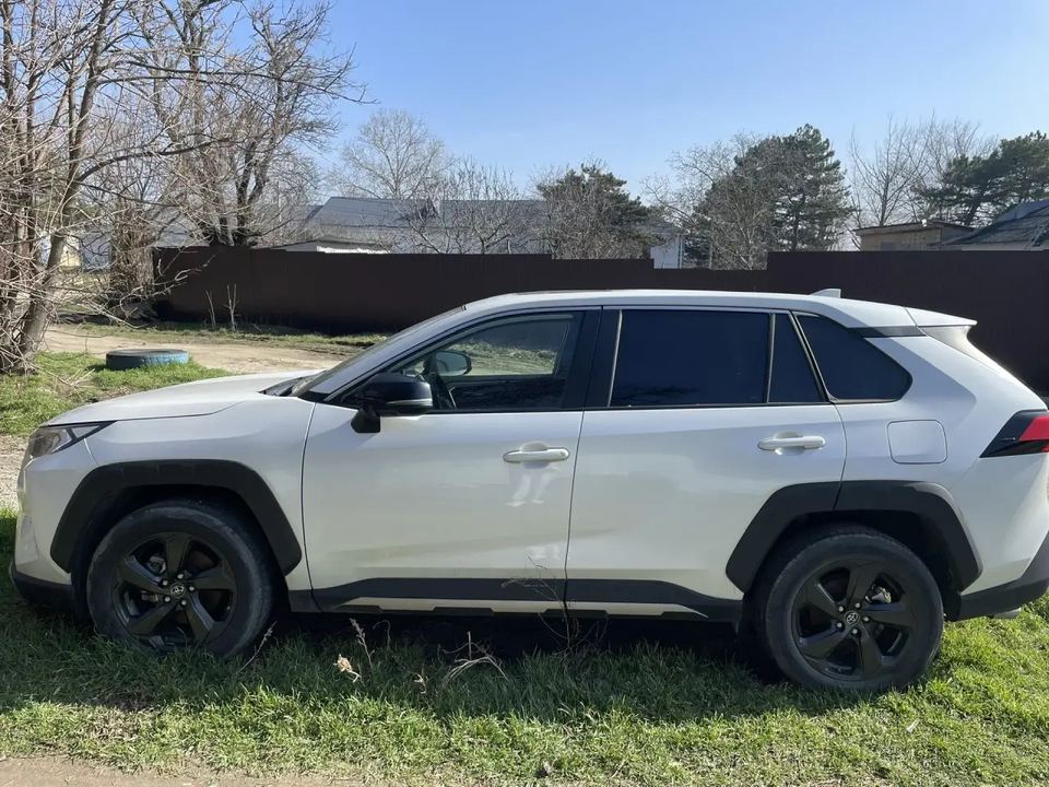 Toyota RAV4 2023 год