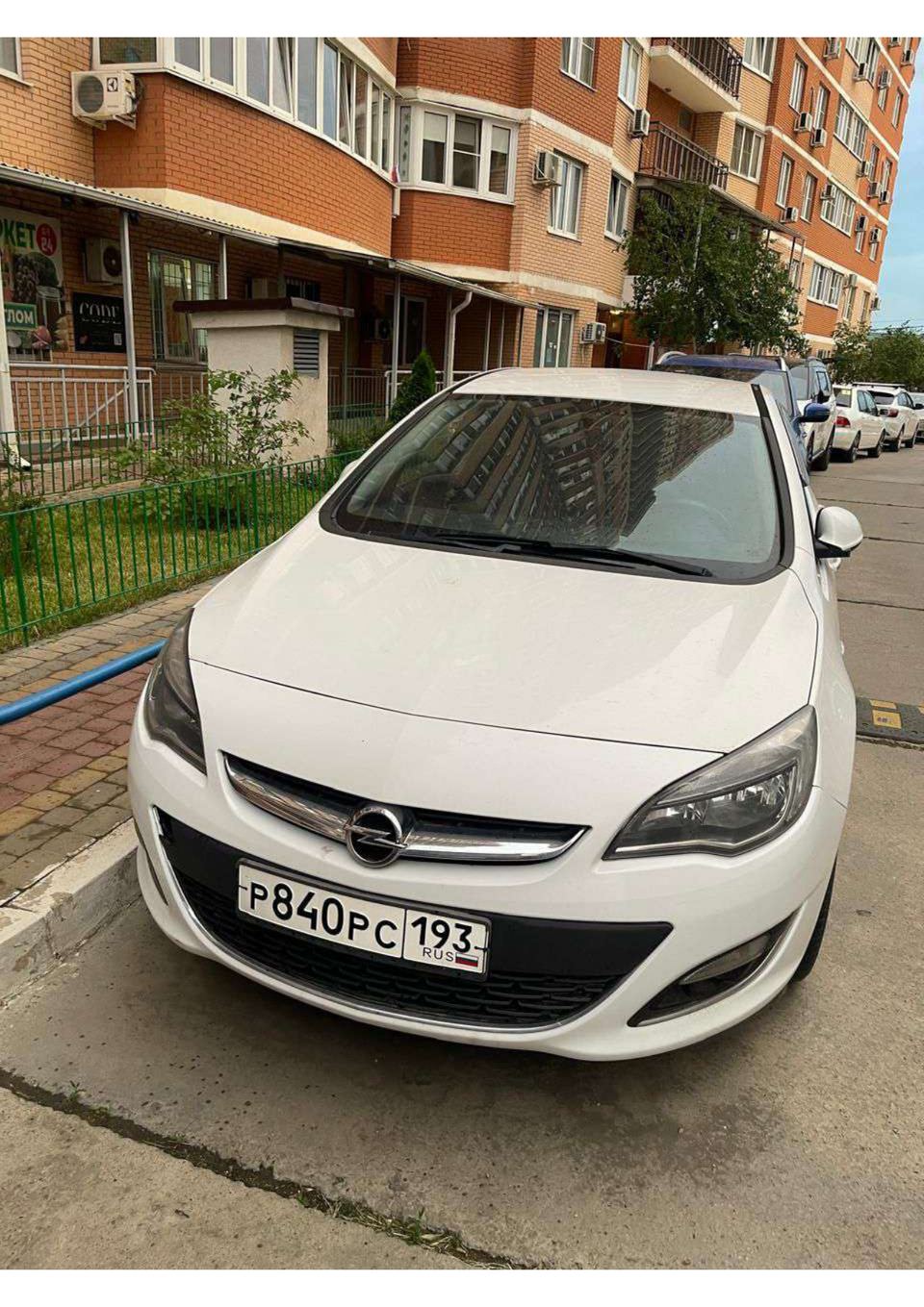 Opel P-J ASTRA 2013 год