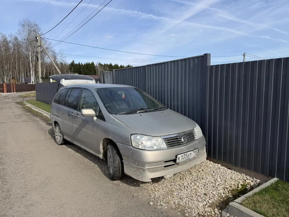 Nissan Prairei 2002 год