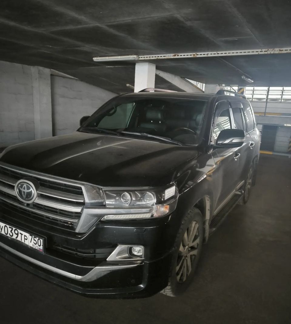 Toyota Land Cruiser 200 2018 год