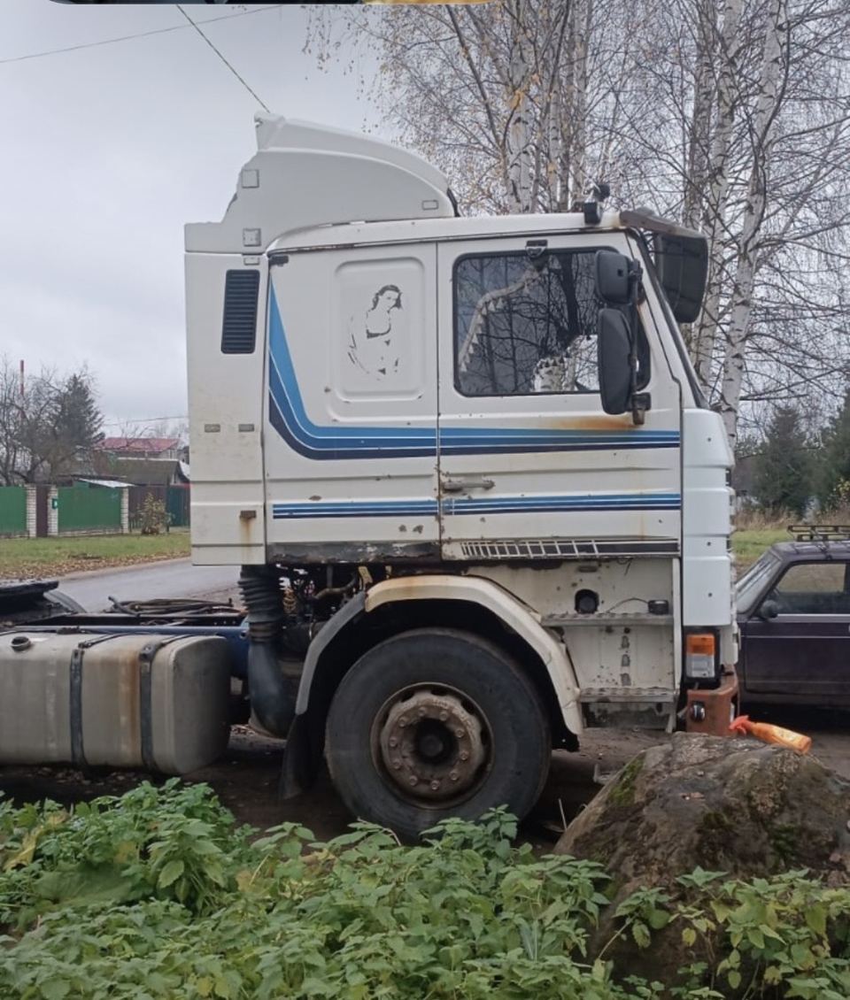 Грузовой тягач седельный Scania 1996 год