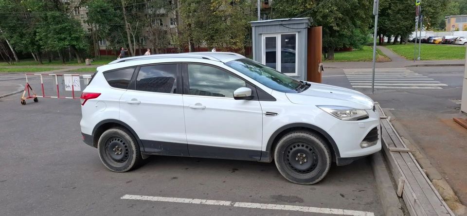 Ford Kuga 2016 год
