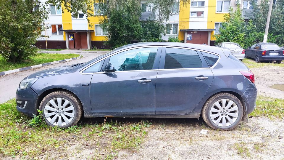 Opel Astra 2013 год