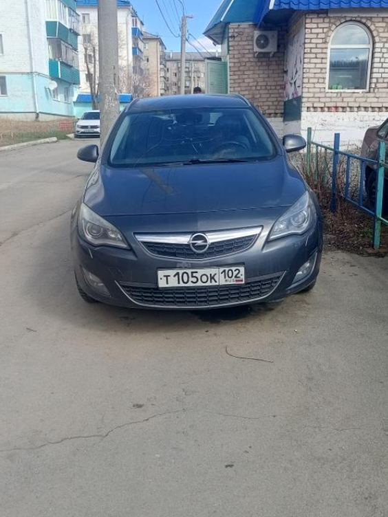 Opel Astra Sport Tourer 2011 год