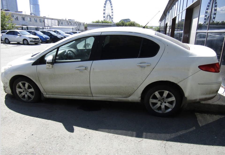 Peugeot 408 2012 год