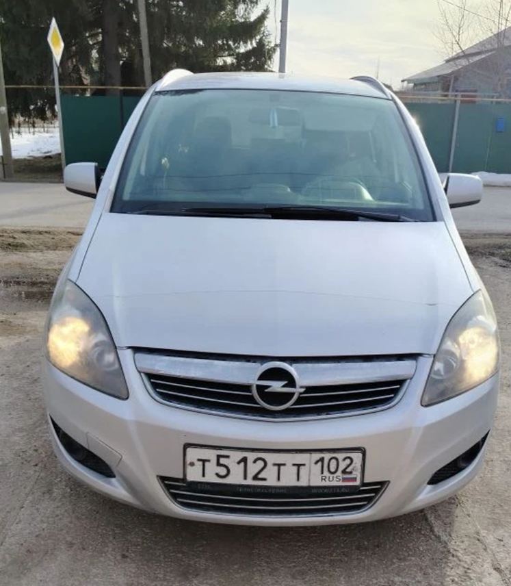 Opel Zafira 2012 год