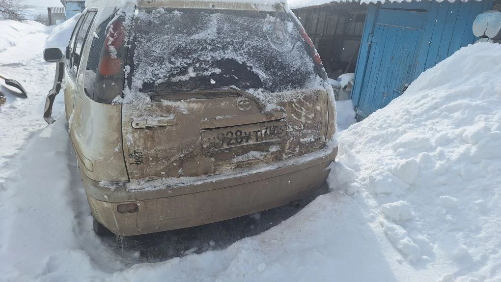 Toyota РАУМ 1998 год
