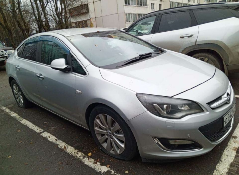 Opel Astra 2013 год