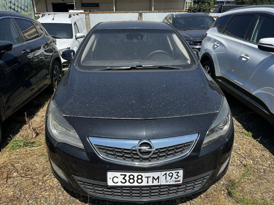 Opel Astra 2012 год