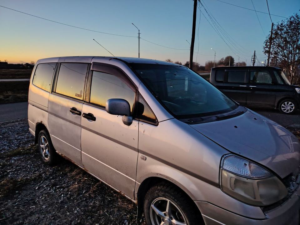 Nissan Serena 2001 год