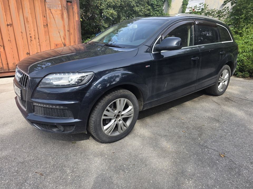 Audi Q7 2010 год