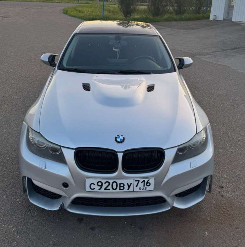BMW 318 I 2011 год