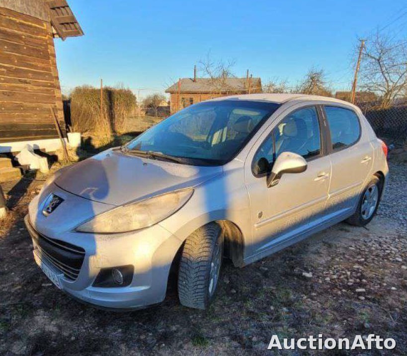 Peugeot 207 2010 год