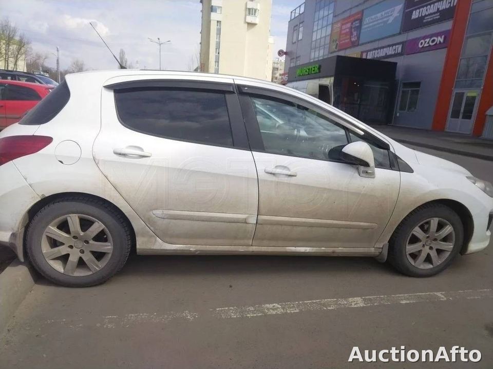 Peugeot 308 2012 год