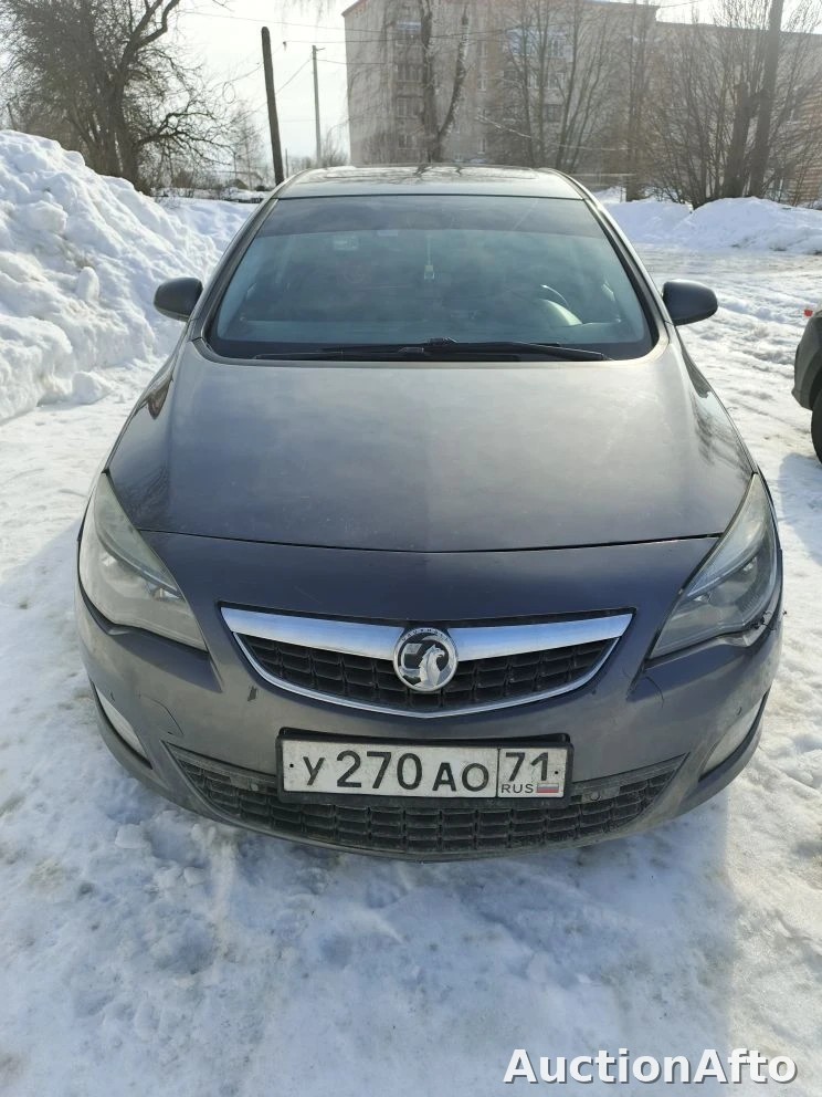Opel Astra 2011 год