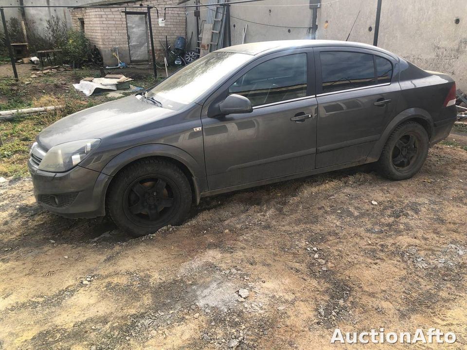 Opel Astra 2011 год