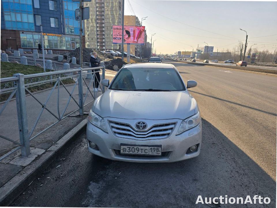 Toyota Camry 2011 год