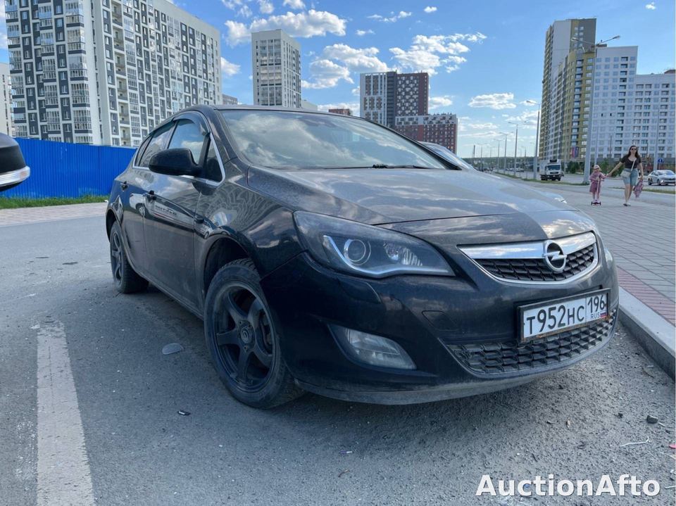 Opel Astra 2011 год