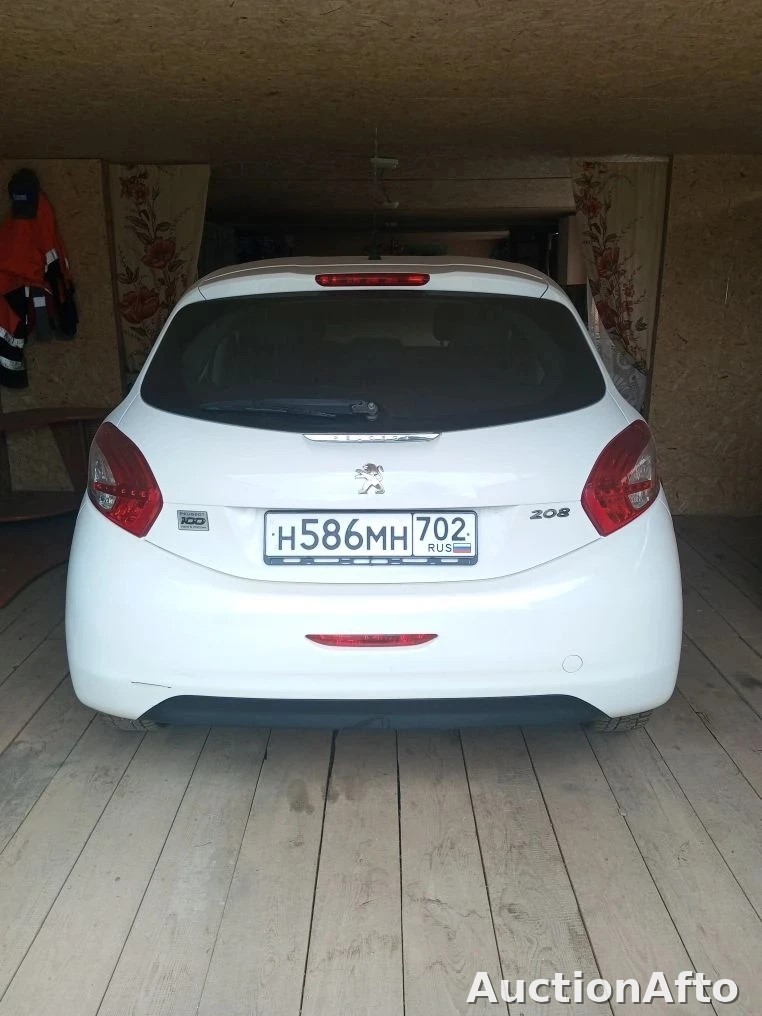 Peugeot 208 2013 год
