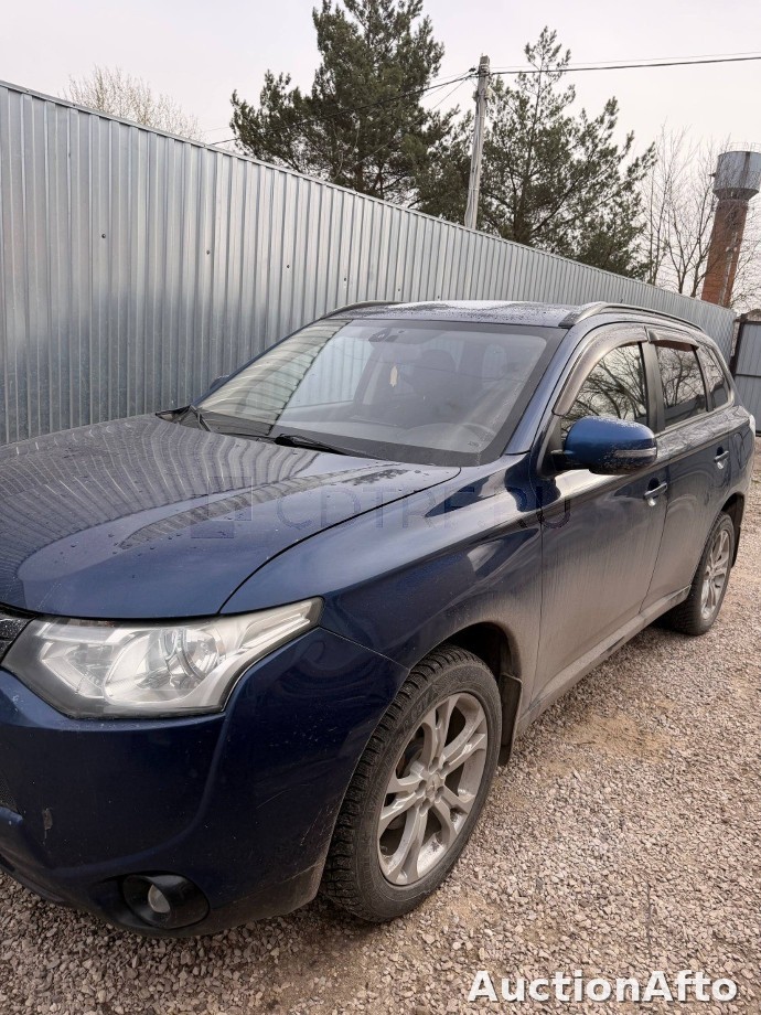 Mitsubishi Outlander 2013 год
