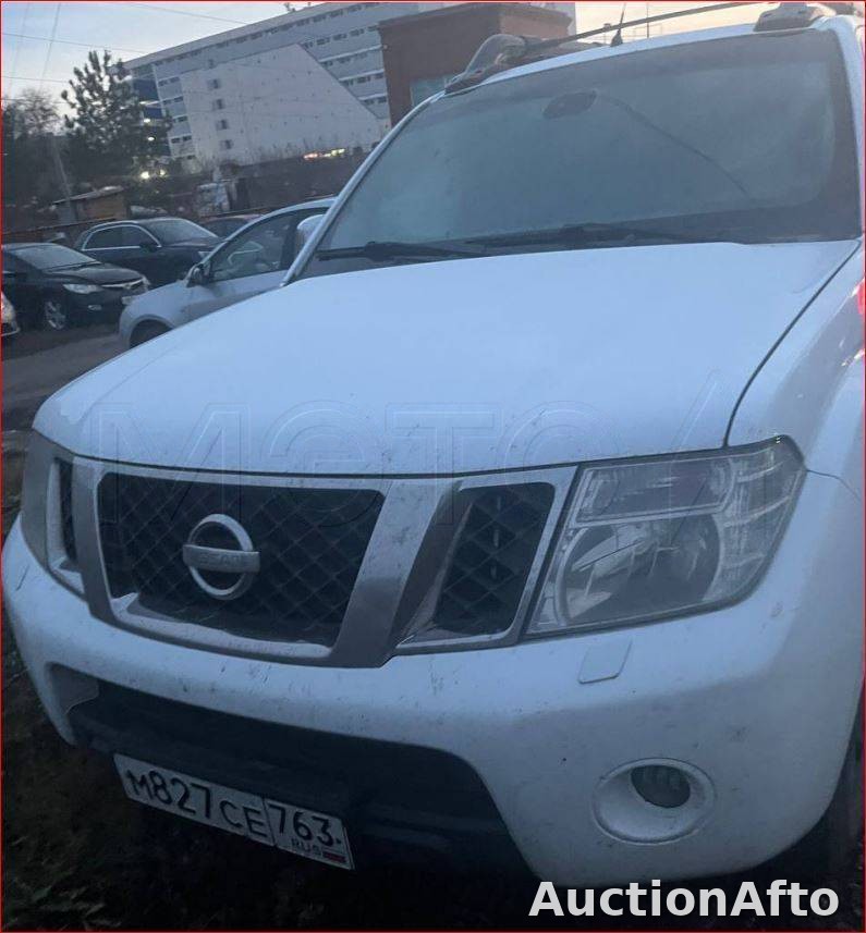 Nissan Navara 2011 год