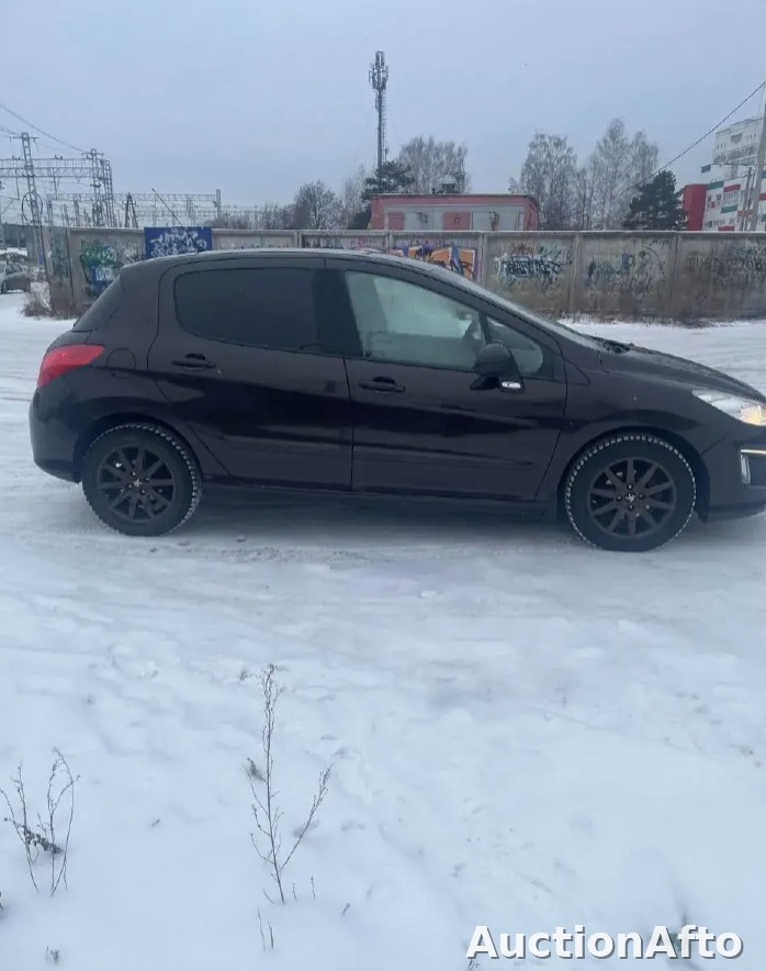 Peugeot 308 2012 год