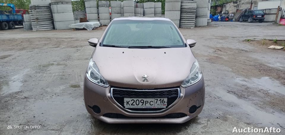 Peugeot 208 2013 год