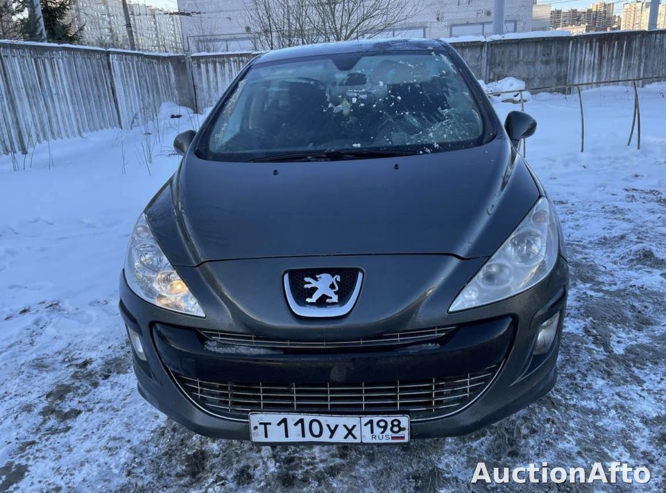 Peugeot 308 2011 год