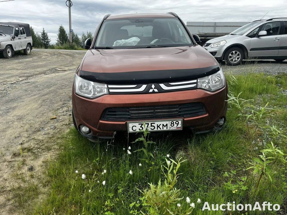Mitsubishi Outlander 2012 год