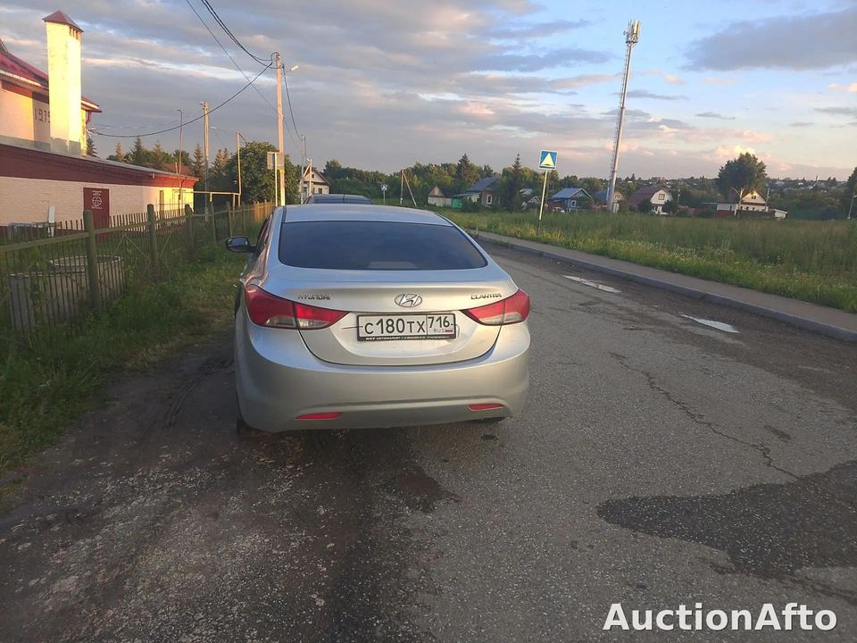 Hyundai Elantra 2011 год