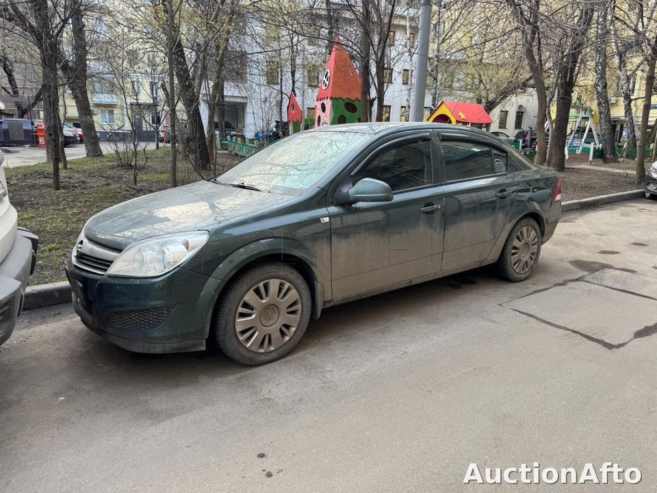 Opel Astra 2010 год