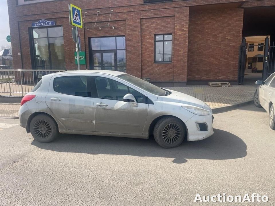 Peugeot 308 2011 год
