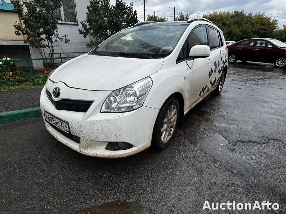 Toyota Verso 2010 год