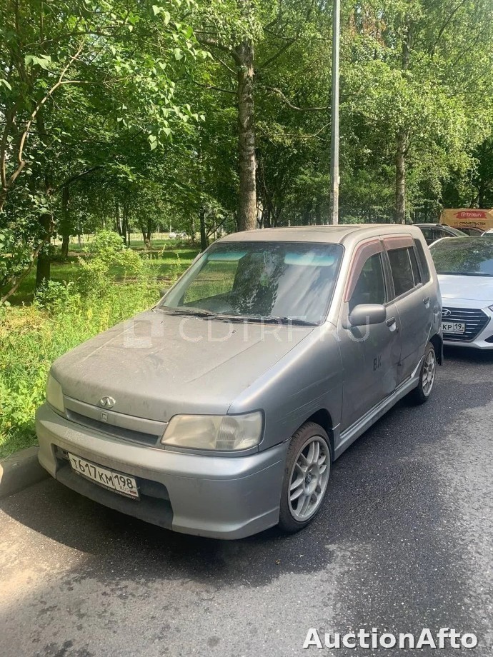 Nissan КУБ 1999 год